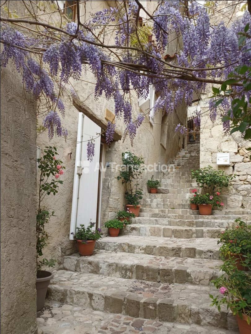 CALLAS : Maison de village rénovée 3 pièces