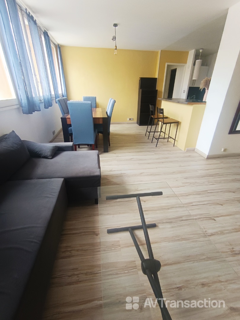 GRAND T2 LUMINEUX Tout équipé / Baille