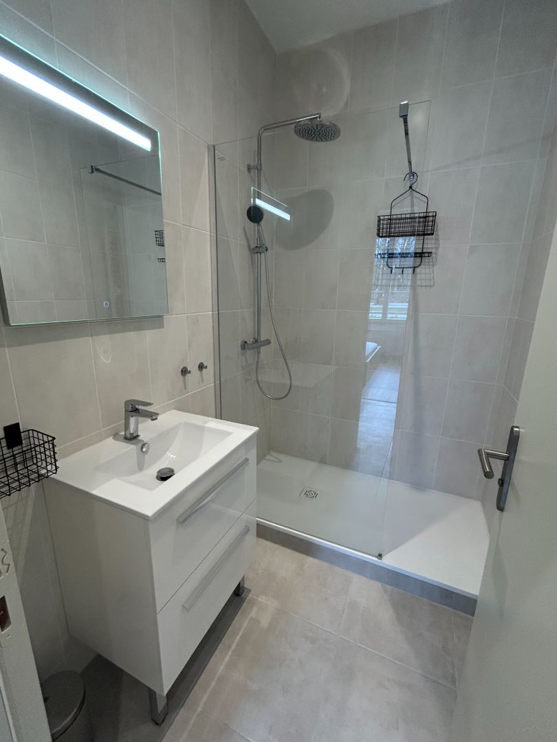 Appartement rénové à vendre  - 3 pièce(s) - 42m2 - Grenoble (38000)