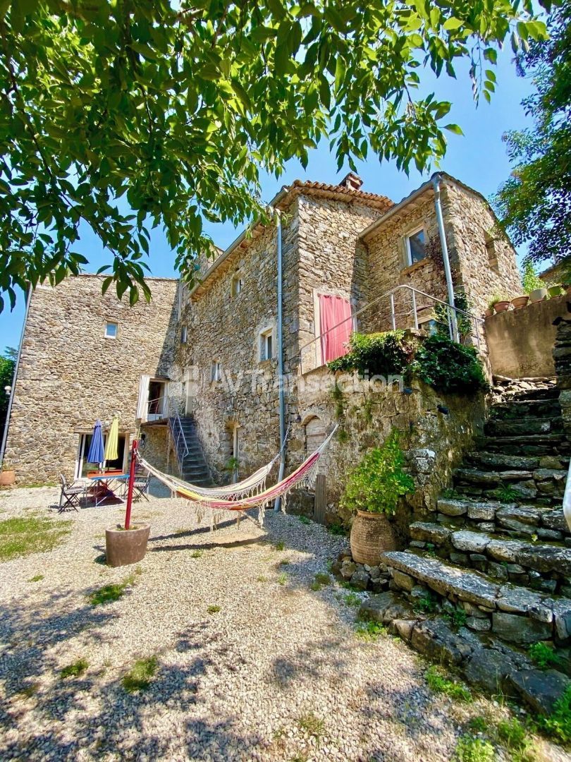 Mas en pierre avec gîte - 6810 m² de terrain