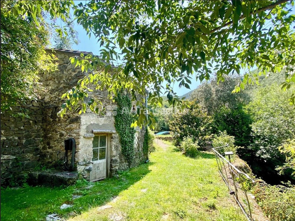 Mas en pierre avec gîte - 6810 m² de terrain