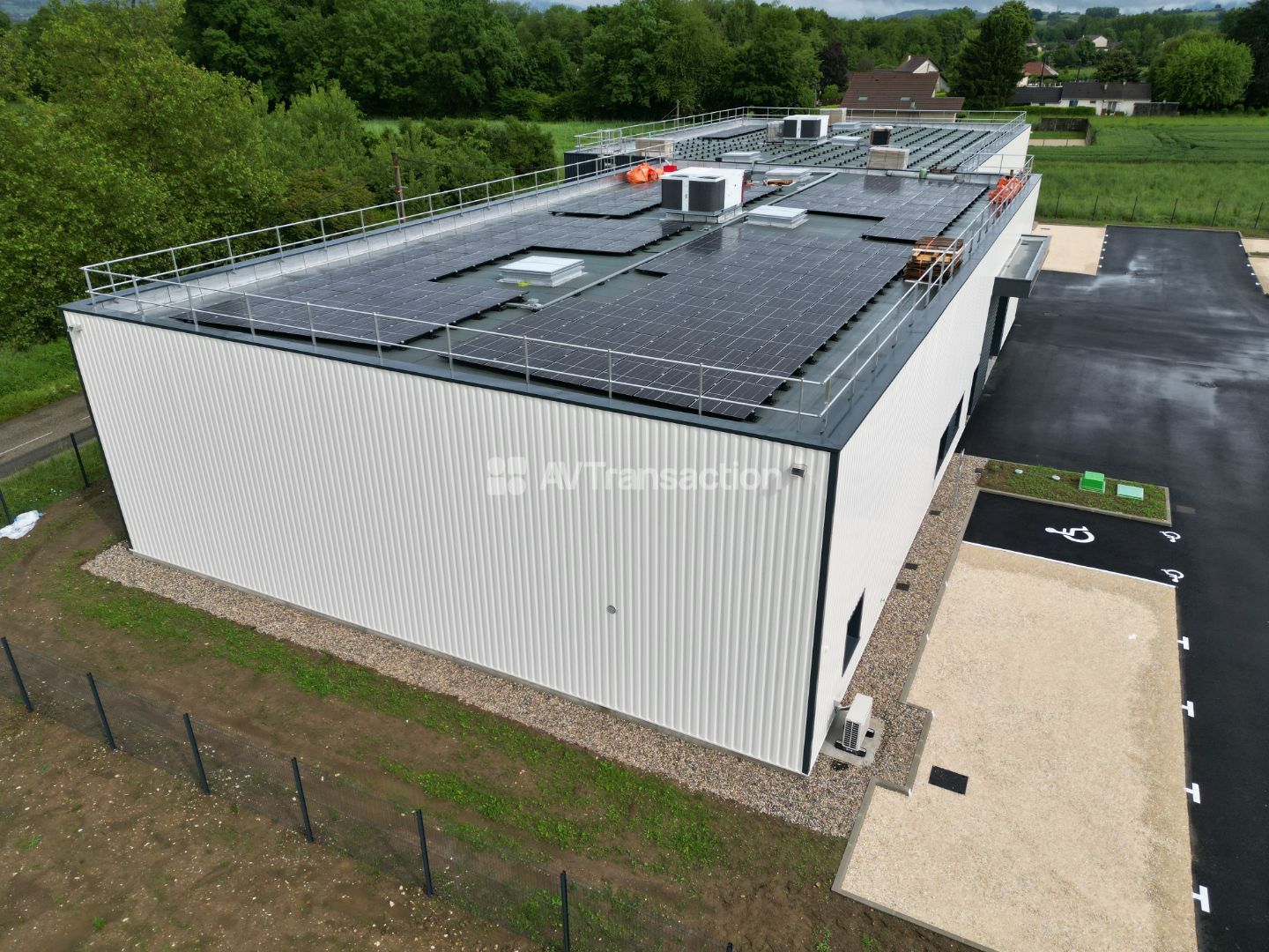 Bâtiment à vendre  - 1379m2 - Aoste (38490)