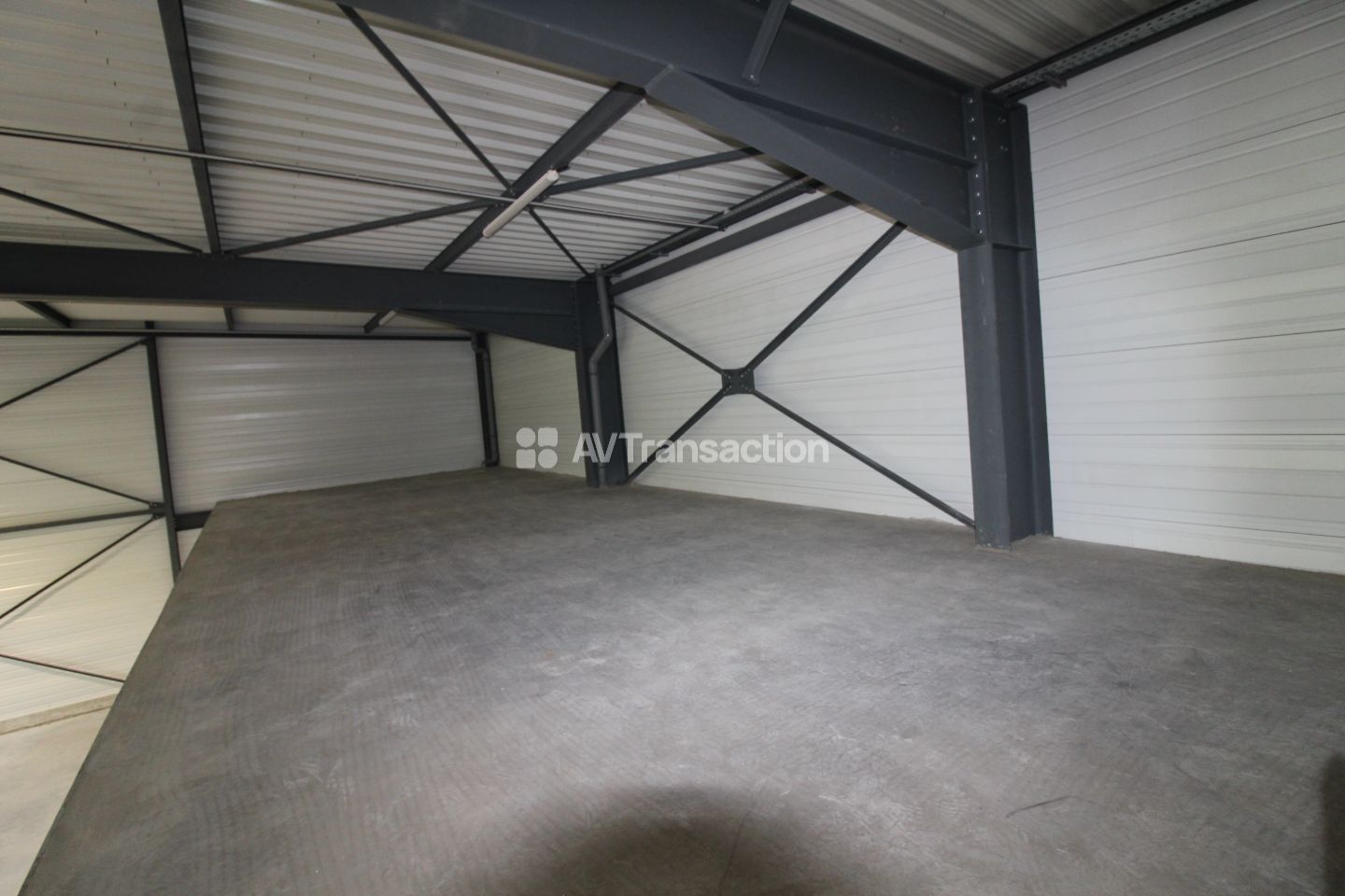 Bâtiment à vendre  - 1379m2 - Aoste (38490)