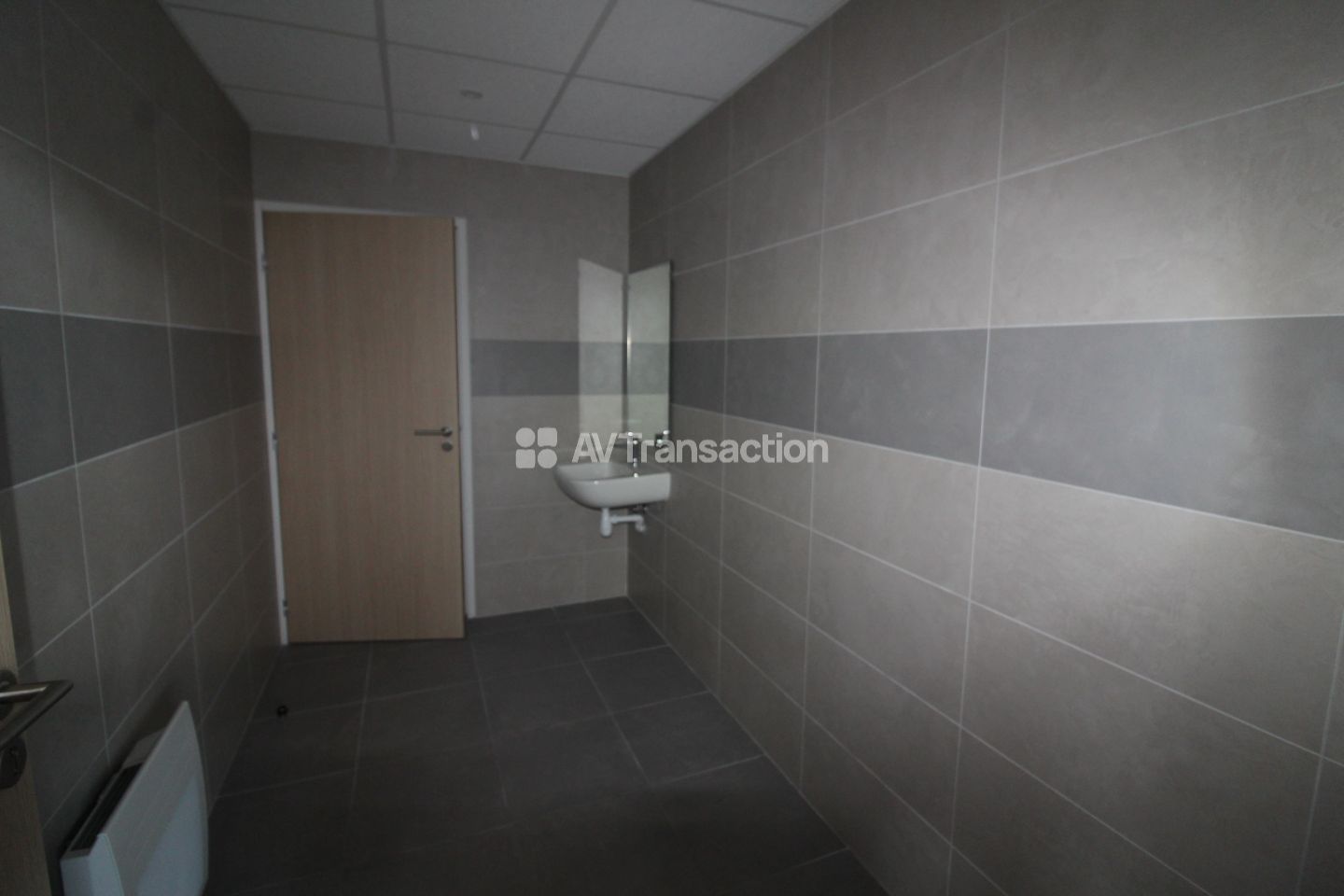 Bâtiment à vendre  - 1379m2 - Aoste (38490)