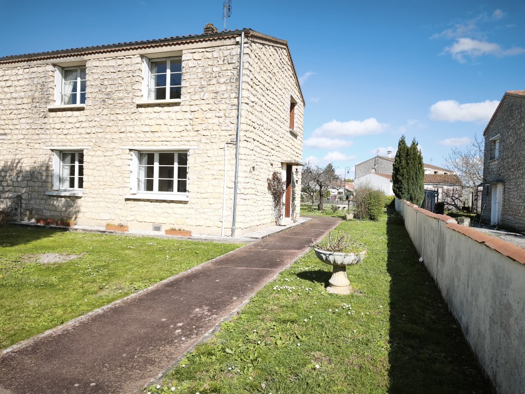 Maison à vendre  - 4 pièce(s) - 102m2 - Pons (17800)
