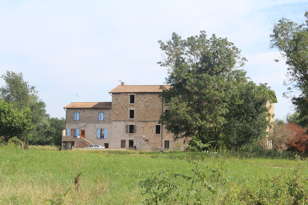 Maison 4 chambres 130 m2 dependance 620 m2 sur 8,5 ha