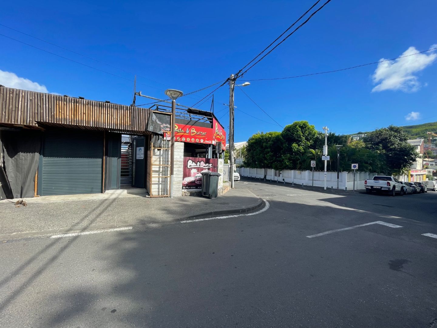 Local commercial à louer  - 150m2 - Saint-gilles Les Bains (97434)