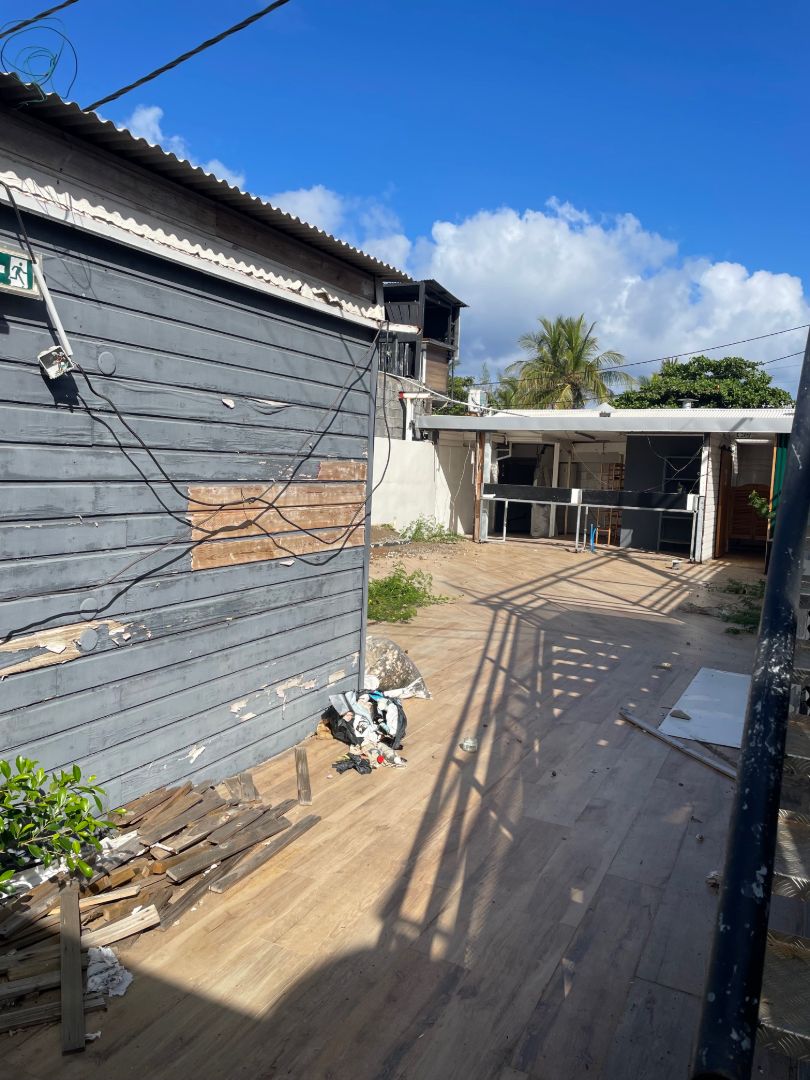 Local commercial à louer  - 150m2 - Saint-gilles Les Bains (97434)