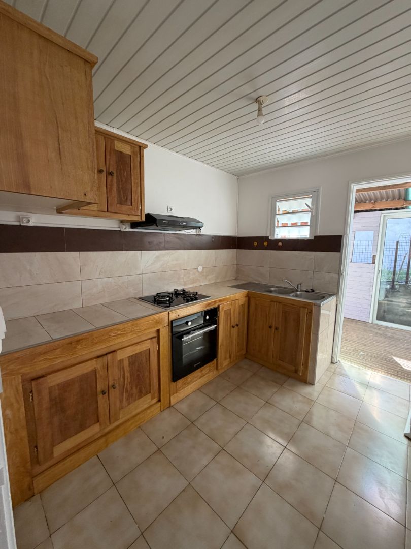 Maison à louer  - 4 pièce(s) - 95m2 - Mont-vert Les Bas (97410)