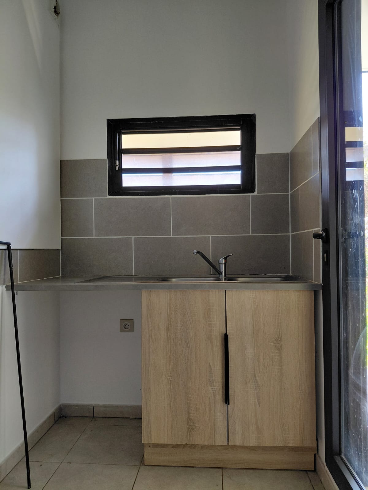 Appartement ancien à louer  - 2 pièce(s) - 63.6m2 - Sainte-marie (97438)