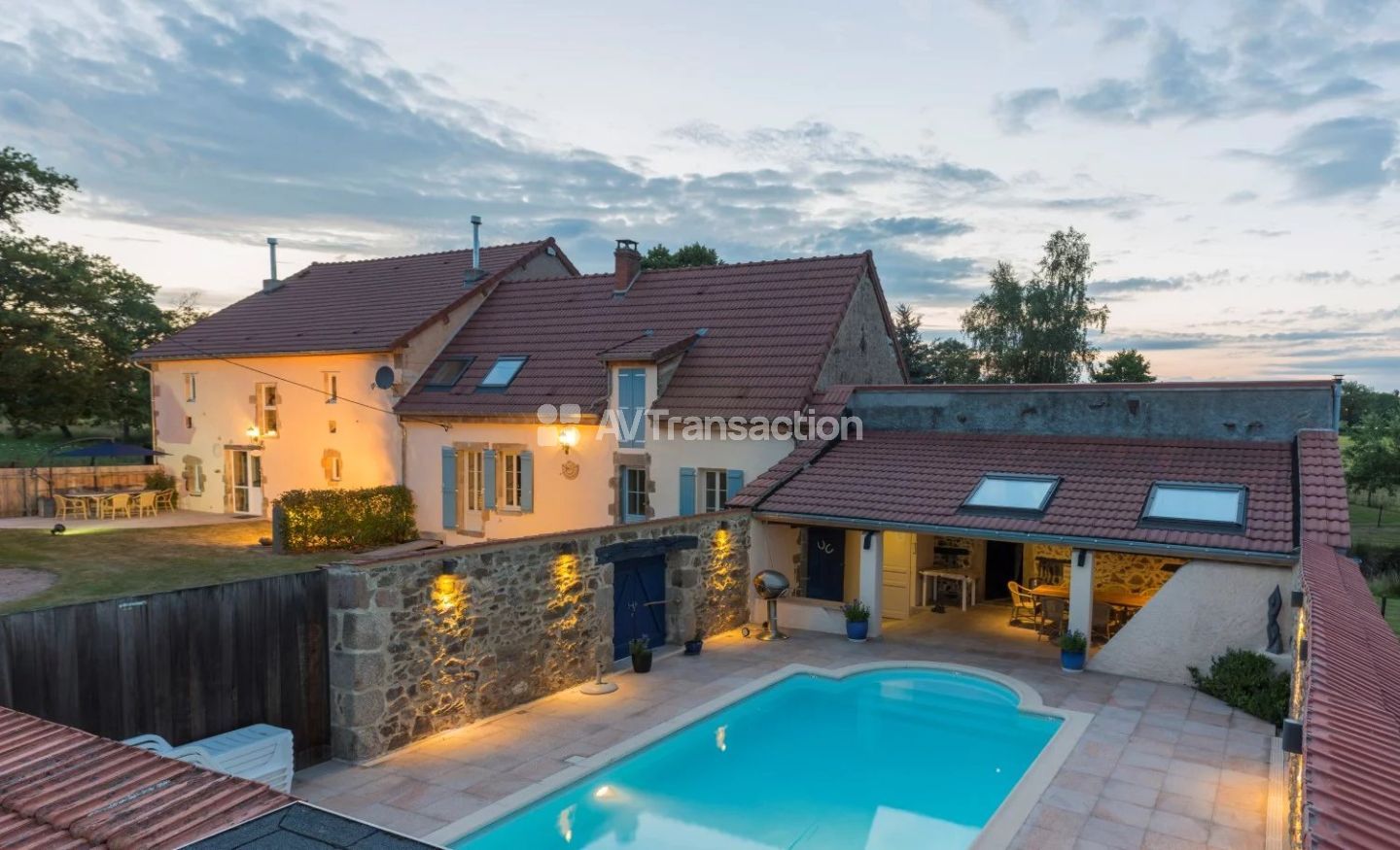 Allier : Propriété avec 2 Gîtes et 3761 m2 de terrain