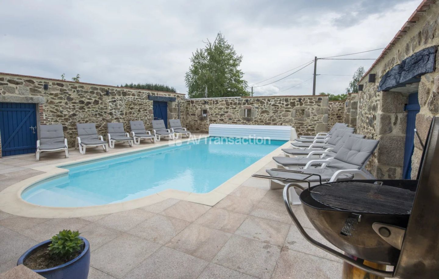 Allier : Propriété avec 2 Gîtes et 3761 m2 de terrain