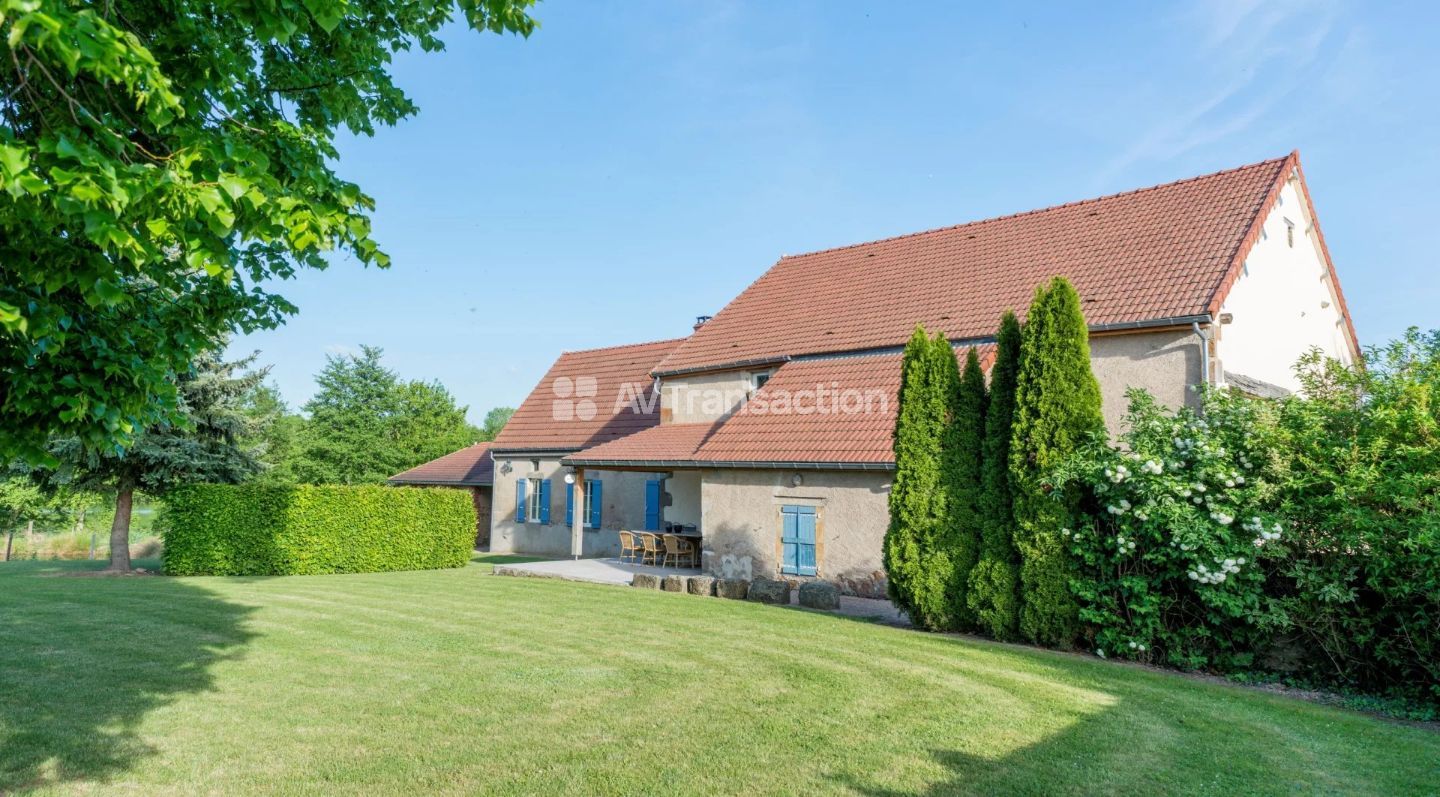 Allier : Propriété avec 2 Gîtes et 3761 m2 de terrain