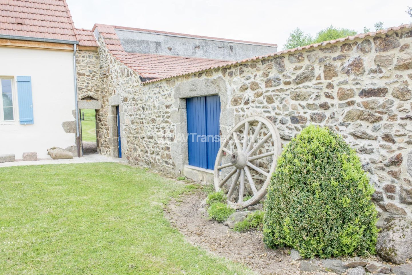 Allier : Propriété avec 2 Gîtes et 3761 m2 de terrain