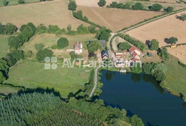 Allier : Propriété avec 2 Gîtes et 3761 m2 de terrain