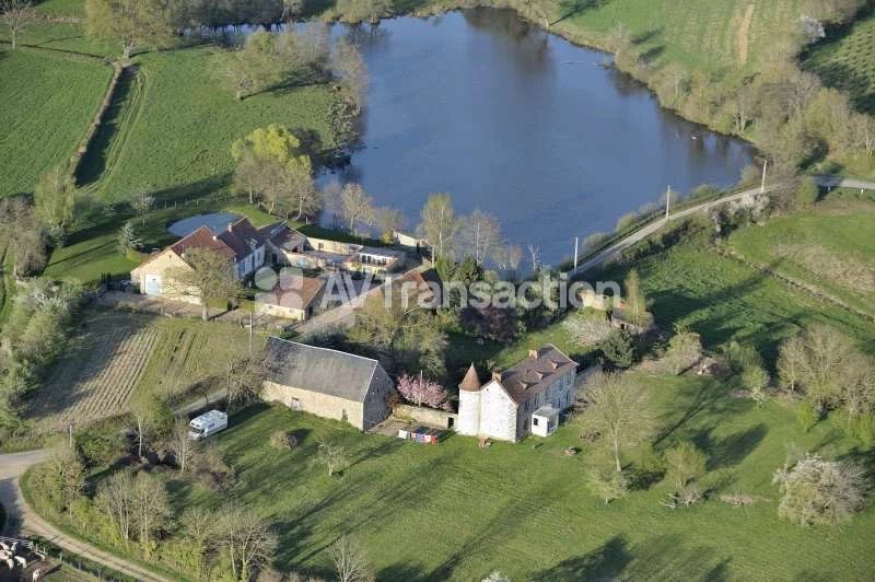 Allier : Propriété avec 2 Gîtes et 3761 m2 de terrain