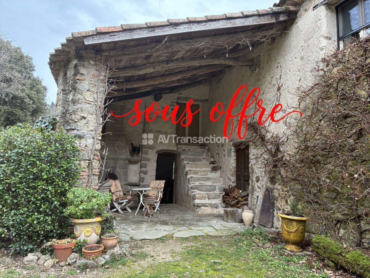 Mas en pierres + source + 2,5 hectares de nature