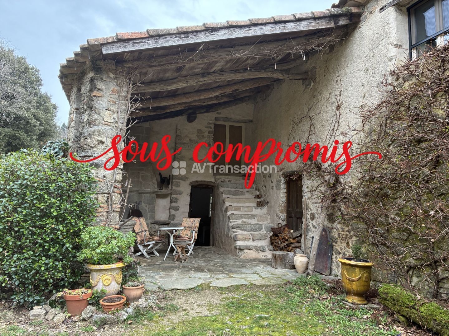 Mas en pierres + source + 2,5 hectares de nature