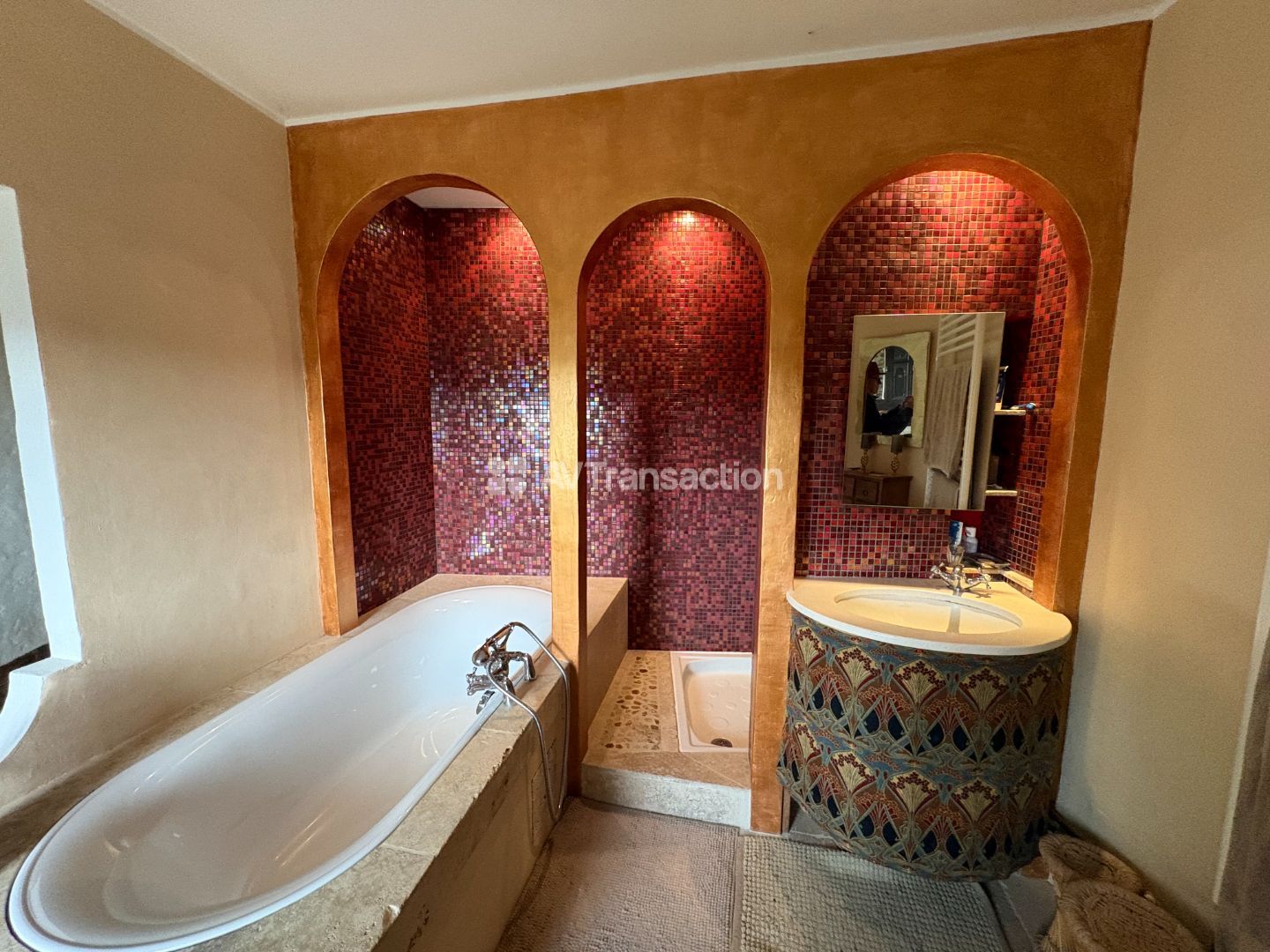 Mas en pierres + source + 2,5 hectares de nature