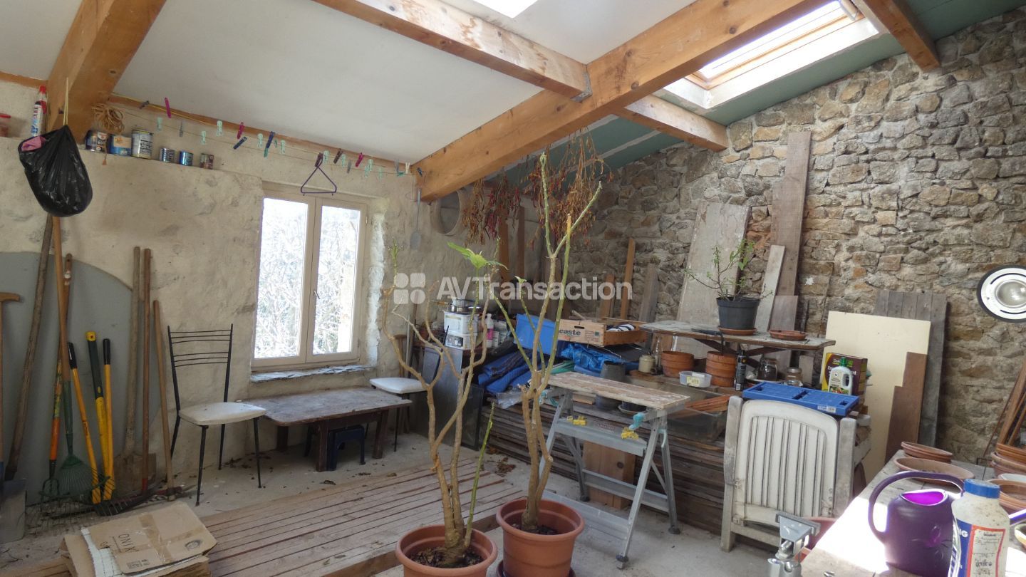 Mas en pierres + source + 2,5 hectares de nature