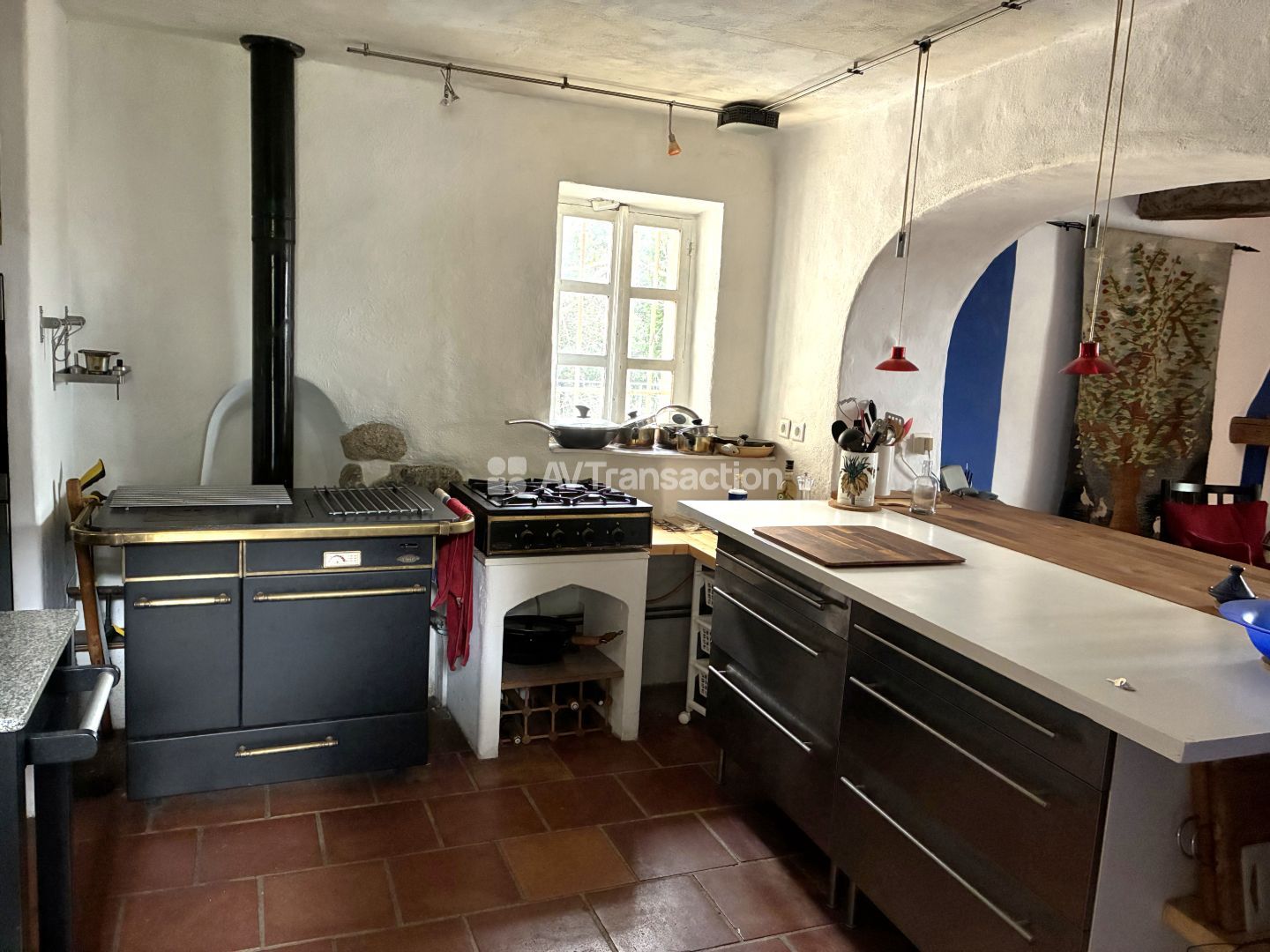 Mas en pierres + source + 2,5 hectares de nature