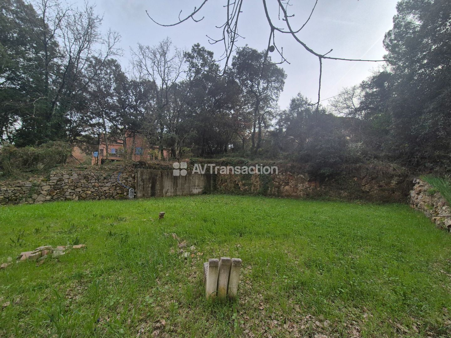 Terrain constructible à vendre  - 1000m2 - Lorgues (83510)