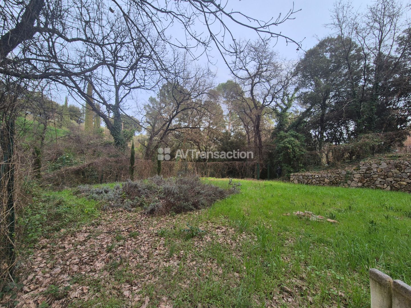 Terrain constructible à vendre  - 1000m2 - Lorgues (83510)