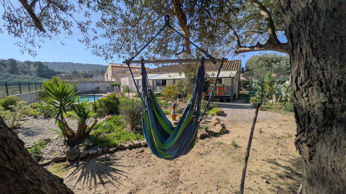Villa vue dégagée, piscine, garage et jardin