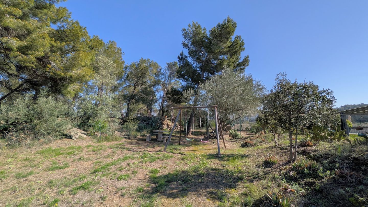 Villa vue dégagée, piscine, garage et jardin