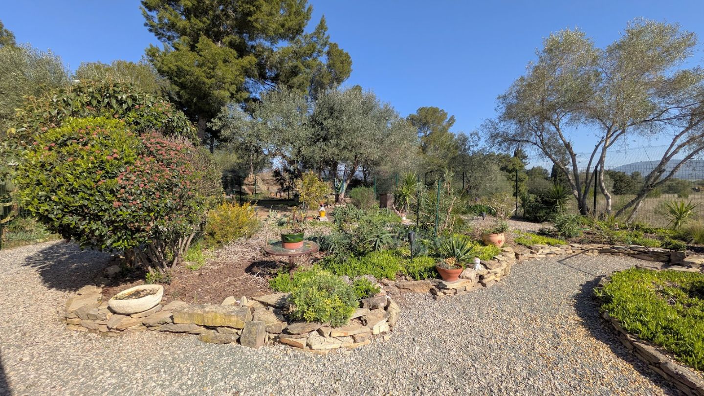 Villa vue dégagée, piscine, garage et jardin