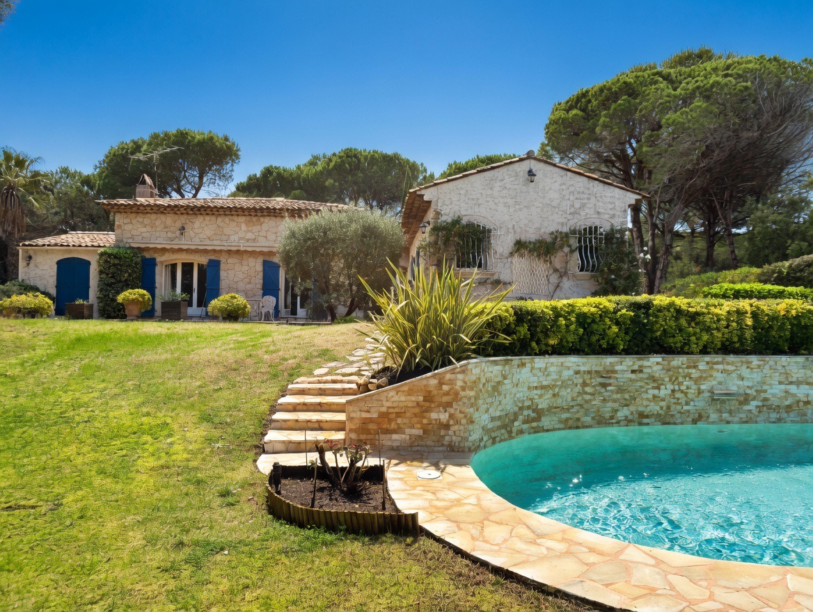 Maison à vendre  - 5 pièce(s) - 196m2 - Roquebrune-sur-argens (83520)
