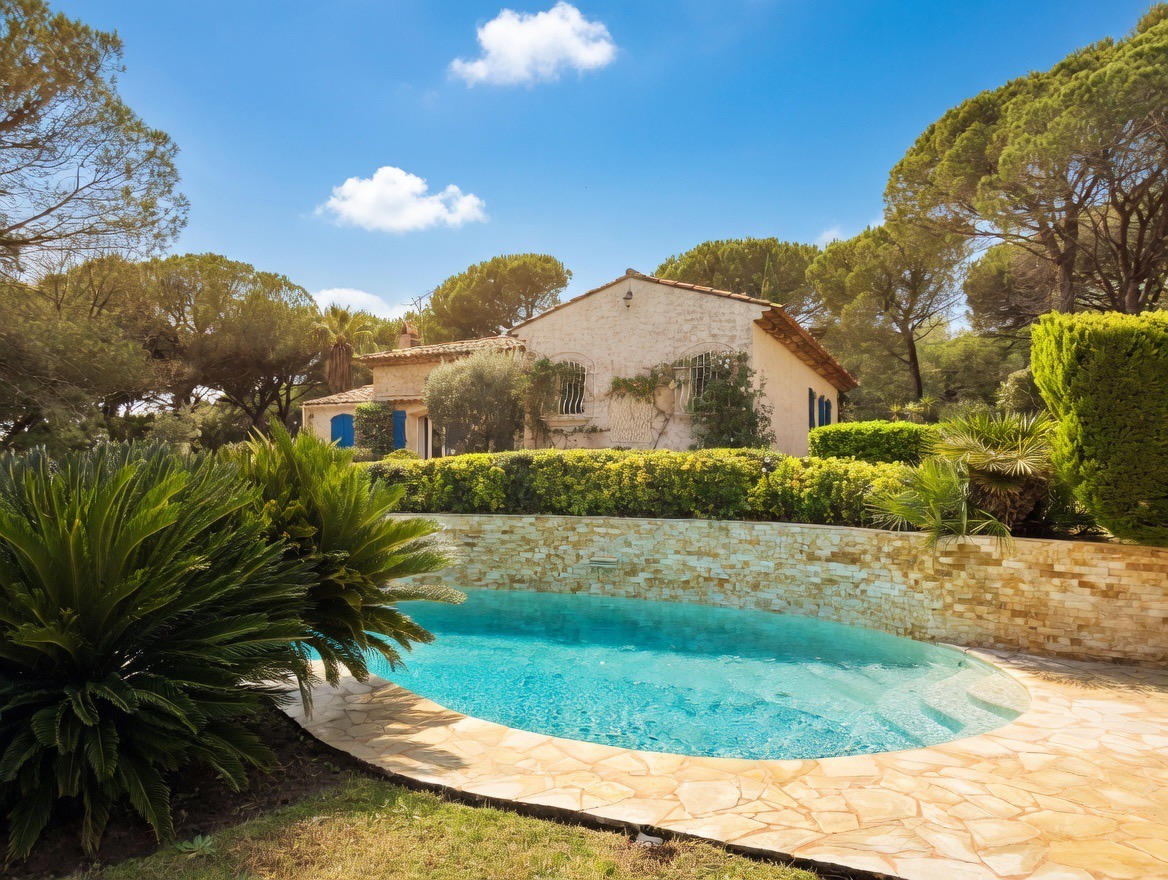 Maison à vendre  - 5 pièce(s) - 195m2 - Roquebrune-sur-argens (83520)