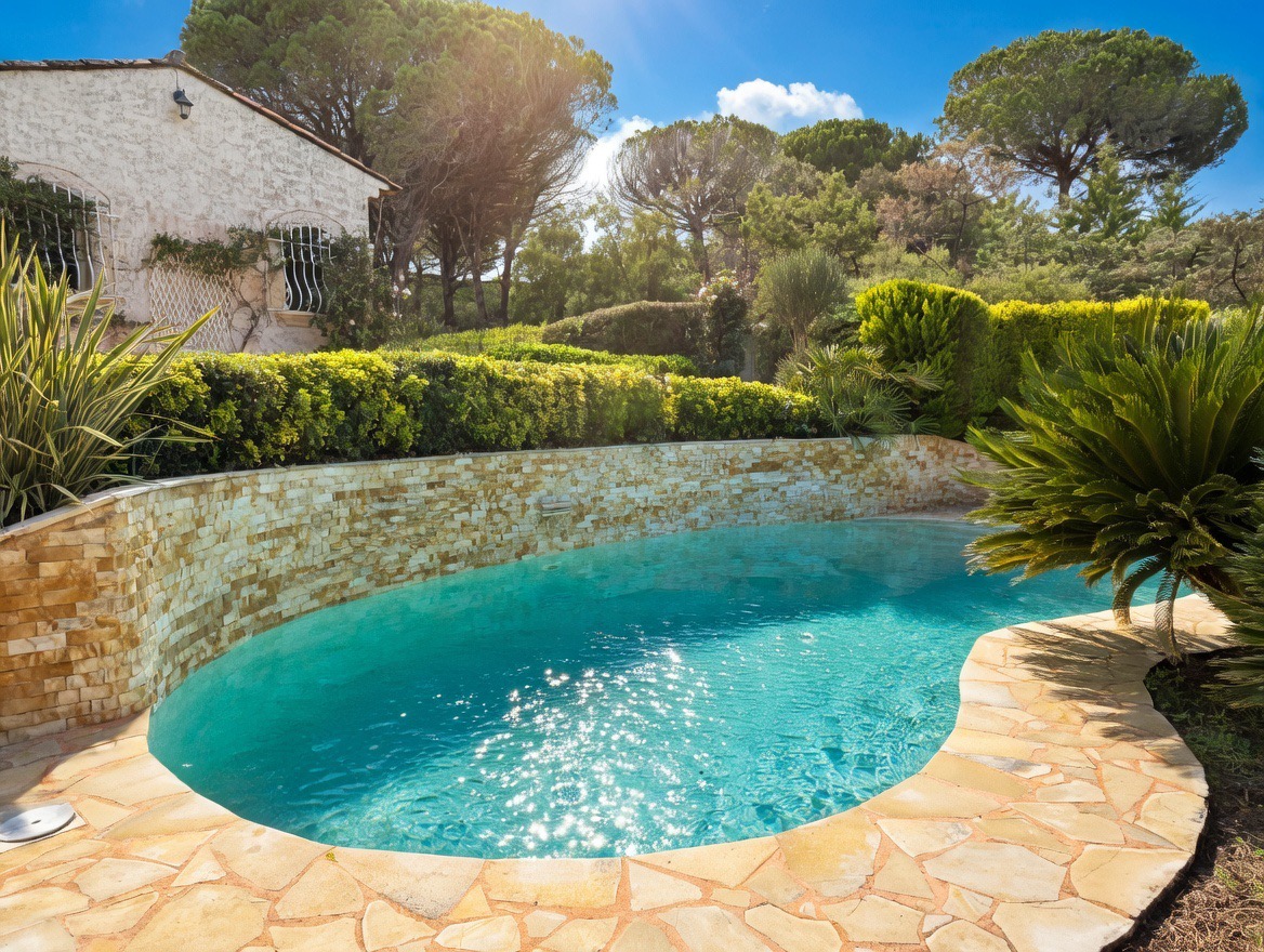 Maison à vendre  - 5 pièce(s) - 196m2 - Roquebrune-sur-argens (83520)