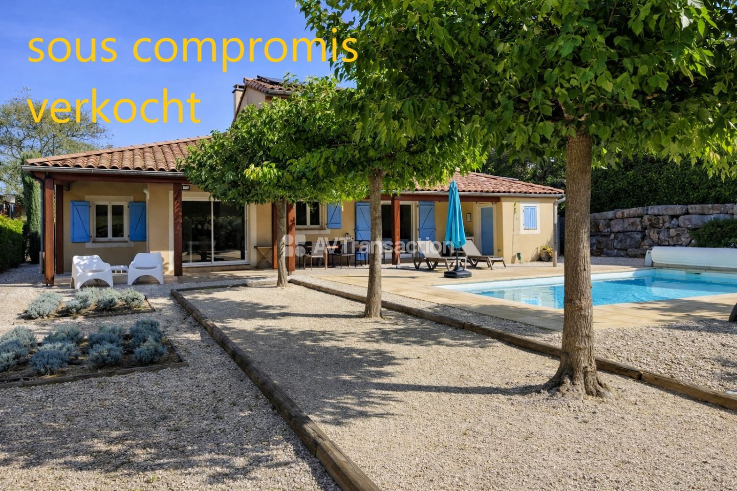 Villa avec piscine, 5 chambres, panneaux photovoltaiques