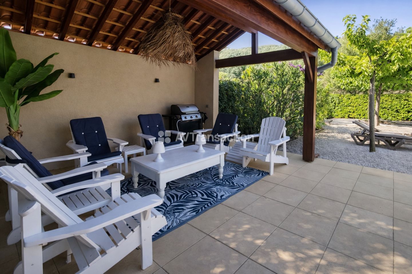 Villa avec piscine, 5 chambres, panneaux photovoltaiques