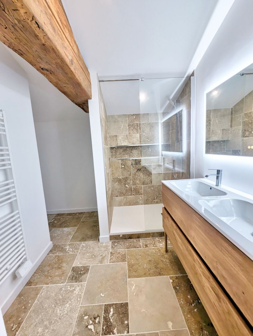 Appartement de  70 m2 , 2 chambres , dressing