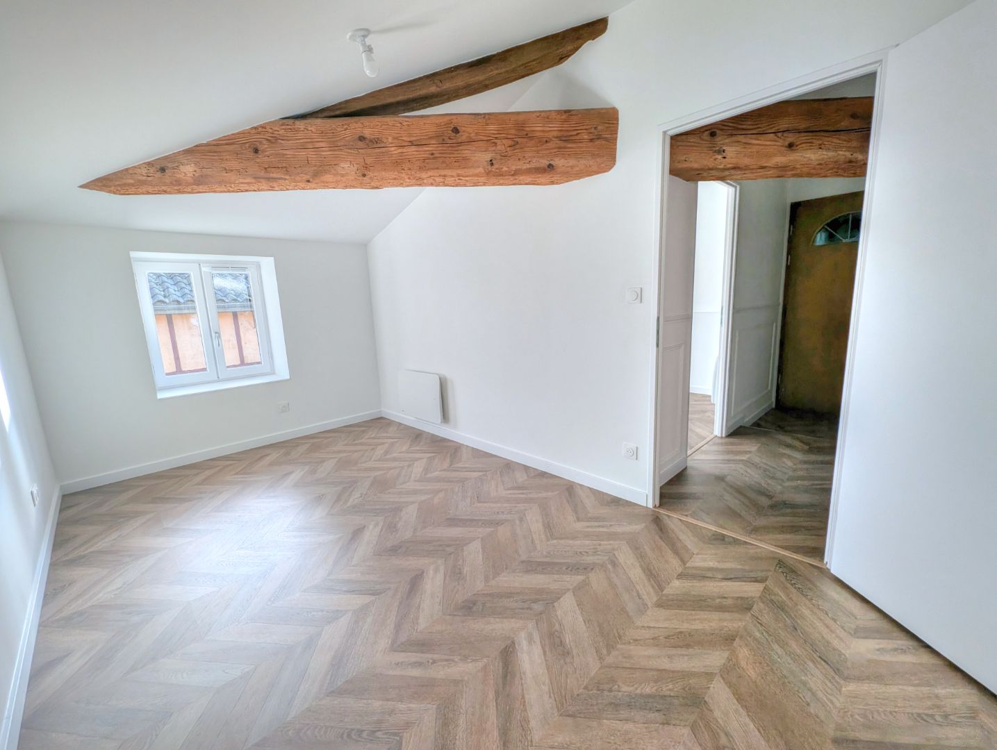 Appartement de  70 m2 , 2 chambres , dressing
