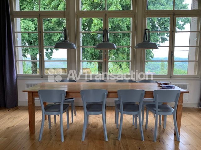 Corrèze : Ancienne école de 152 m² rénovée en loft et maison 