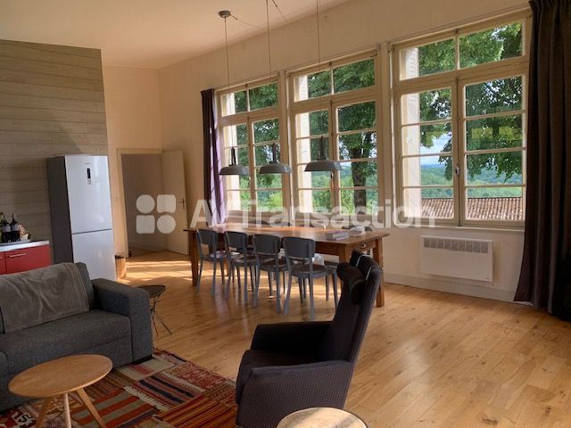 Corrèze : Ancienne école de 152 m² rénovée en loft et maison 