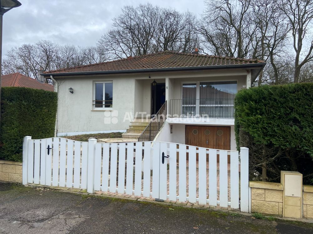 MAISON D'ARCHITECTE 144 M² AVEC GRAND GARAGE ET BEAU TERRAIN