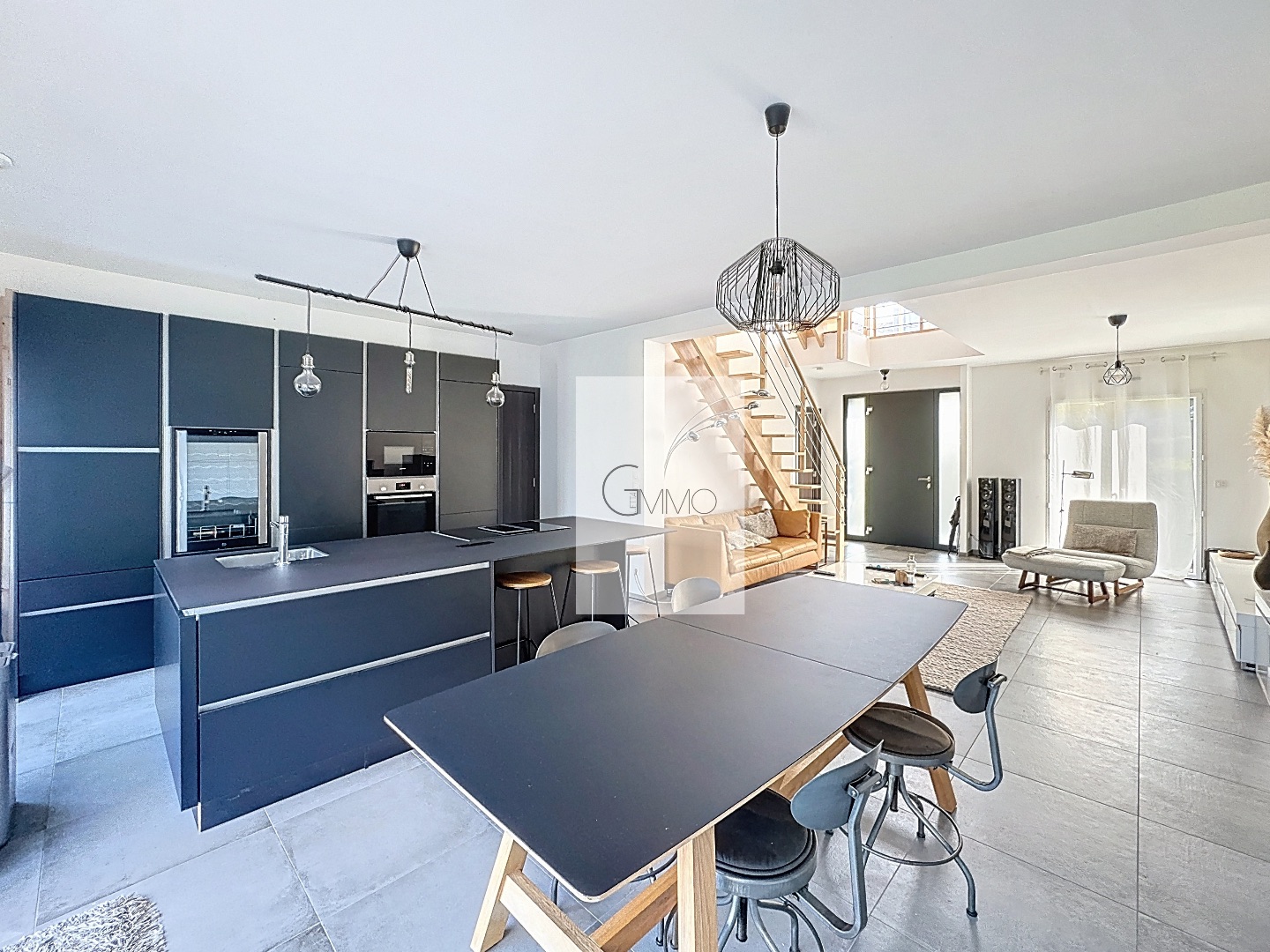 SUPERBE MAISON FAMILIALE MODERNE AVEC GRAND JARDIN PAYSAGÉ