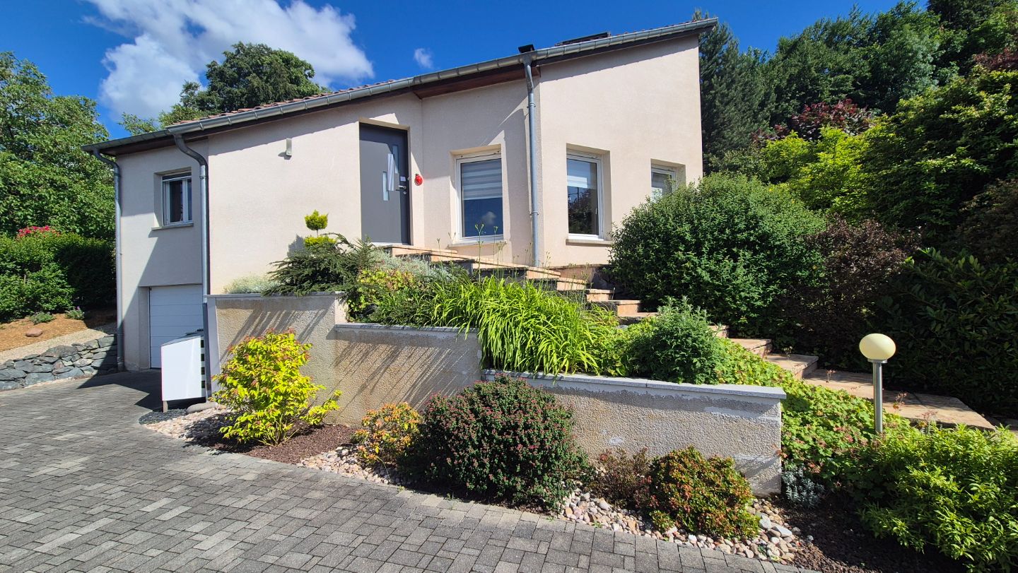 MAISON INDIVIDUEL-JARDIN-LISIERE DE BOIS