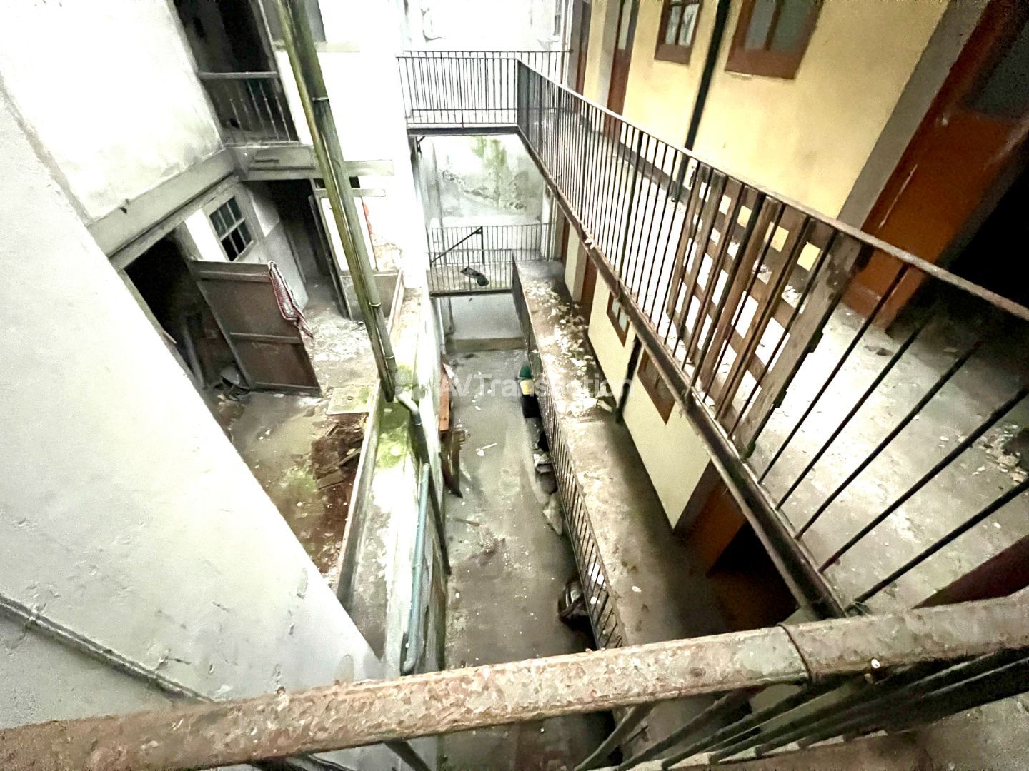 Immeuble à rénover à vendre  - 360m2 - Tenay (01230)