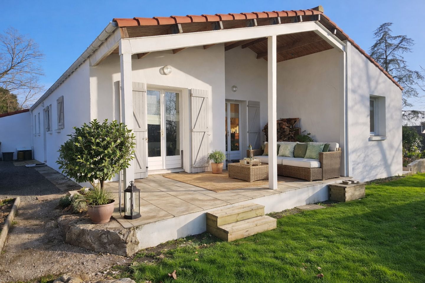 Maison spacieuse avec dépendances – Proche commodités