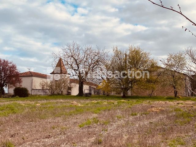 Corps de ferme à rénover avec Grand terrain