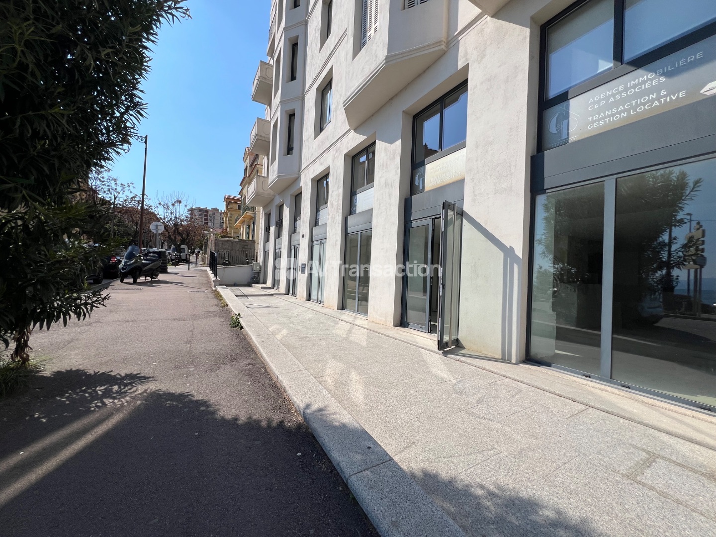 Local professionnel 80 m² – Centre-ville Ajaccio, secteur Rossin