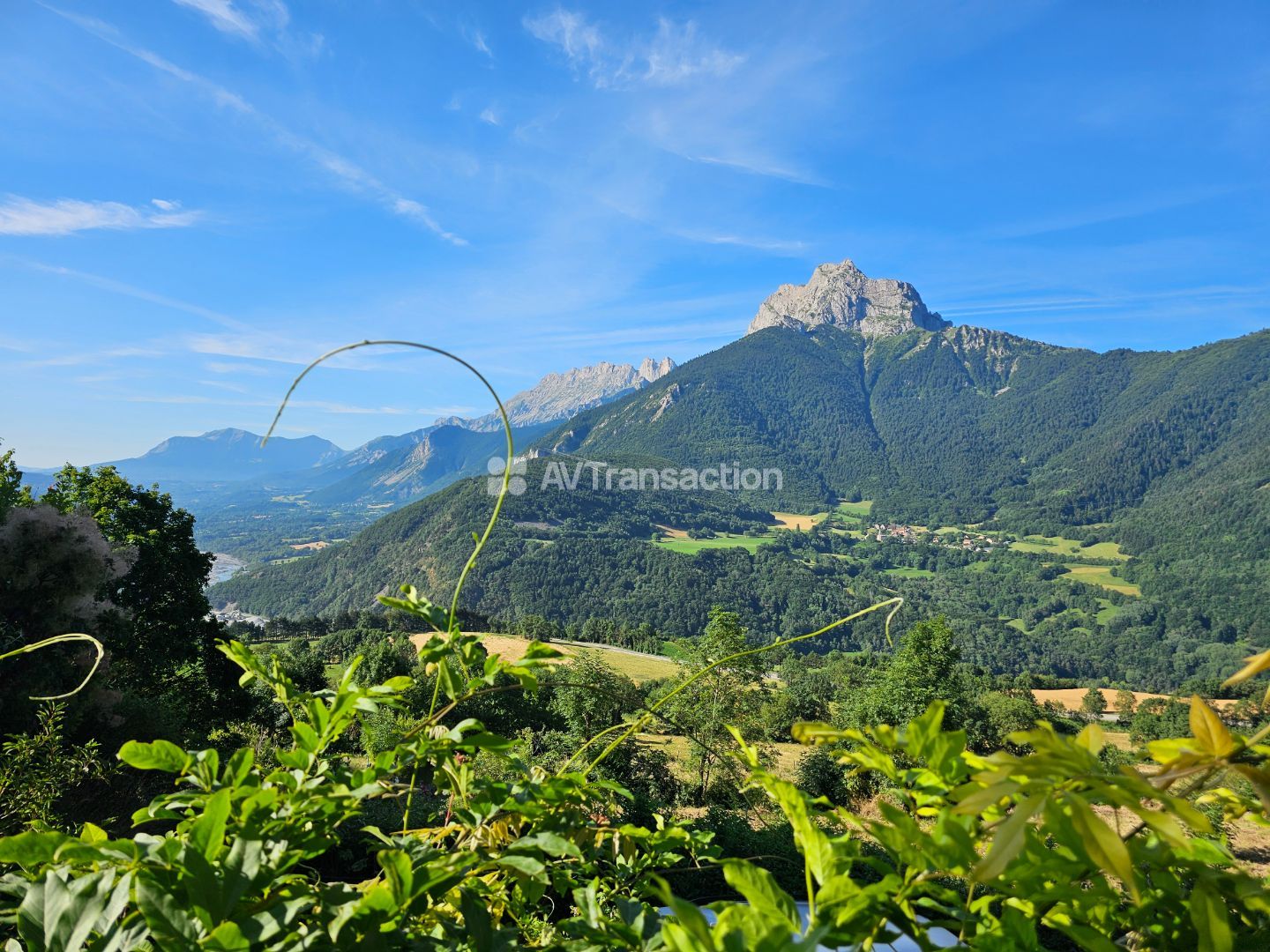 Aspres-les-Corps : Maison individuelle avec vue panoramique