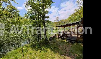 Cantal : Camping de charme ** au bord d'un lac – 30 emplacements