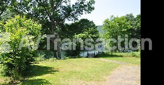 Cantal : Camping de charme ** au bord d'un lac – 30 emplacements