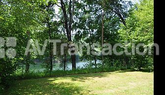 Cantal : Camping de charme ** au bord d'un lac – 30 emplacements